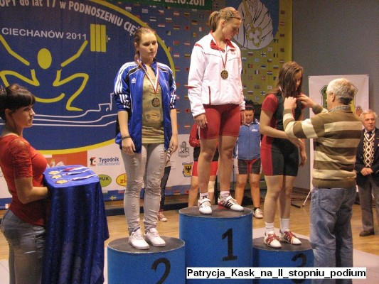 rok-2011-podn-ciez-Patrycja_Kask_na_II_stopniu_podium.jpg